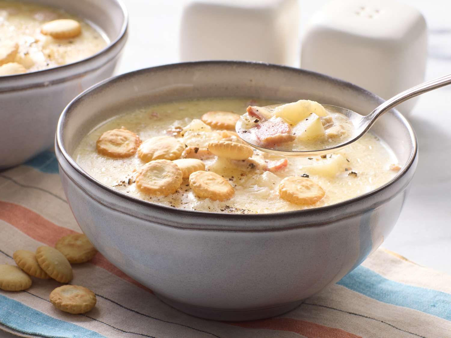 Classic Creamy New England Clam Chowder